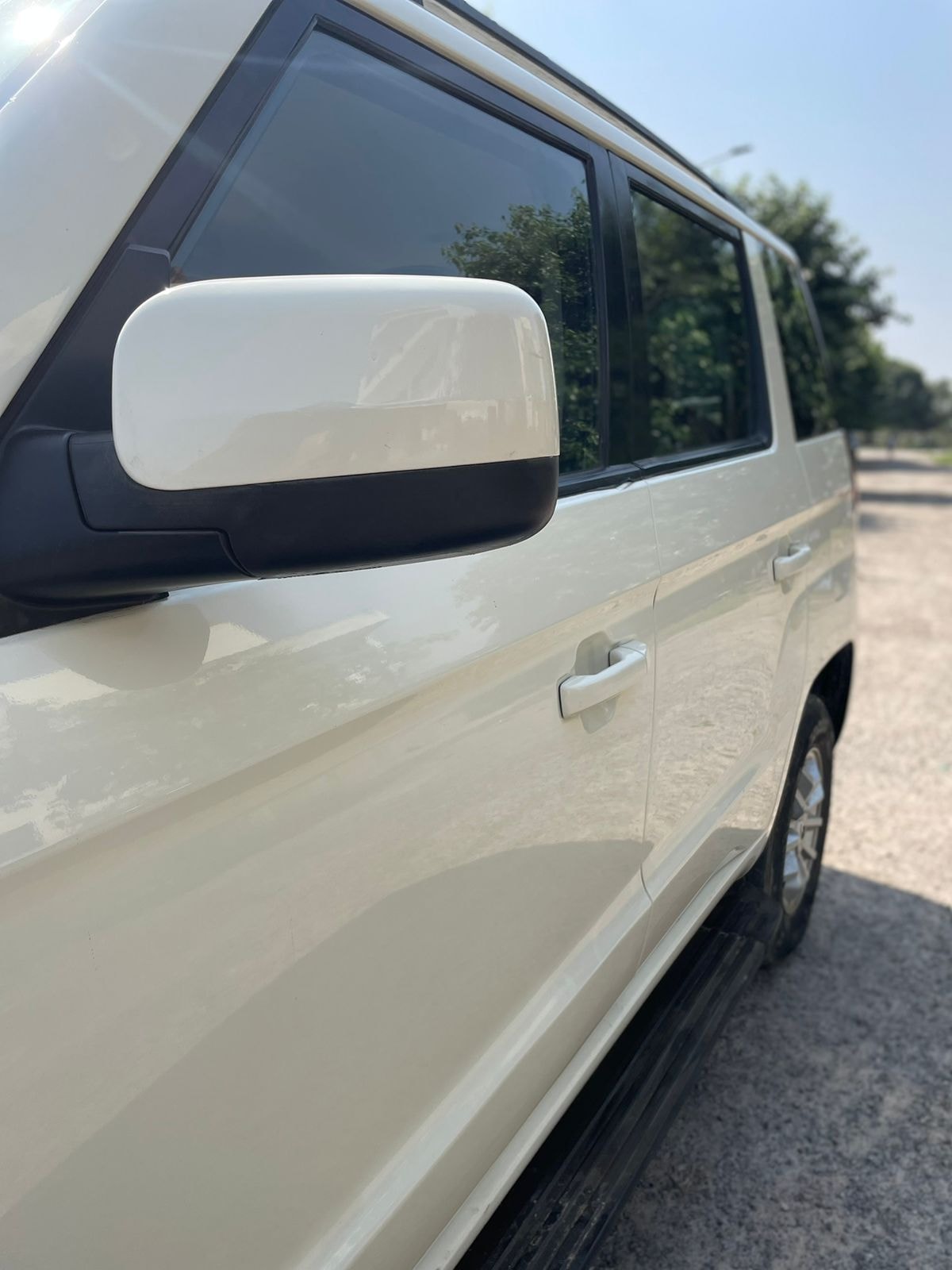 TUV300 image 11 TUV300 image 11