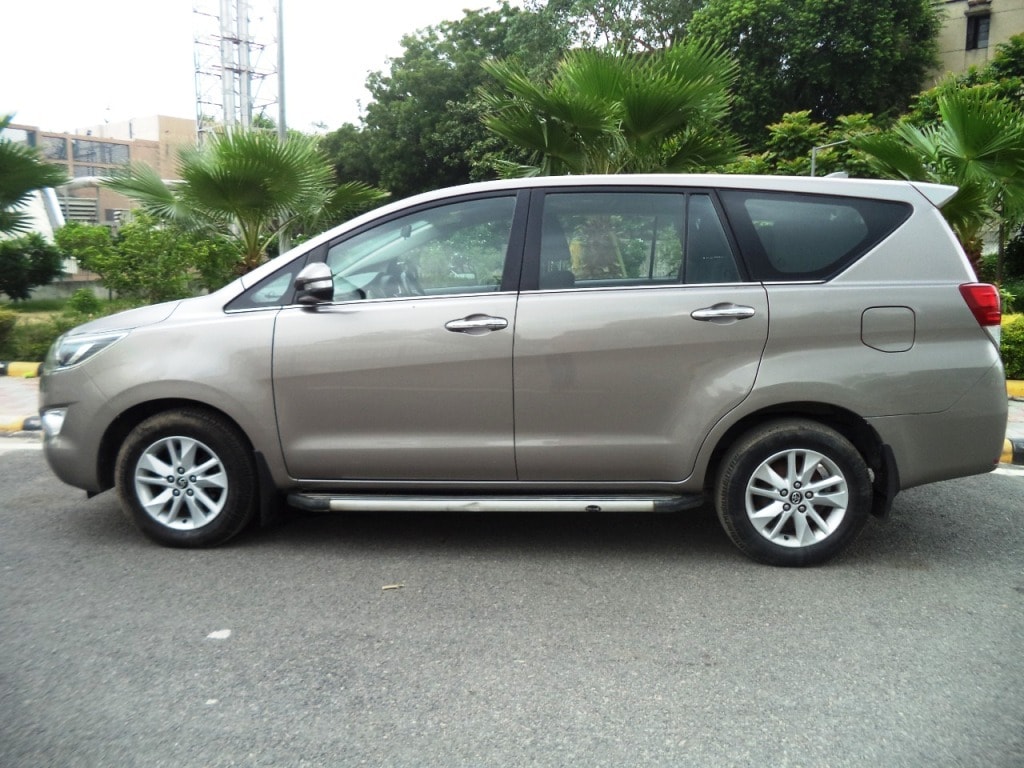 Innova Crysta image 2 Innova Crysta image 2