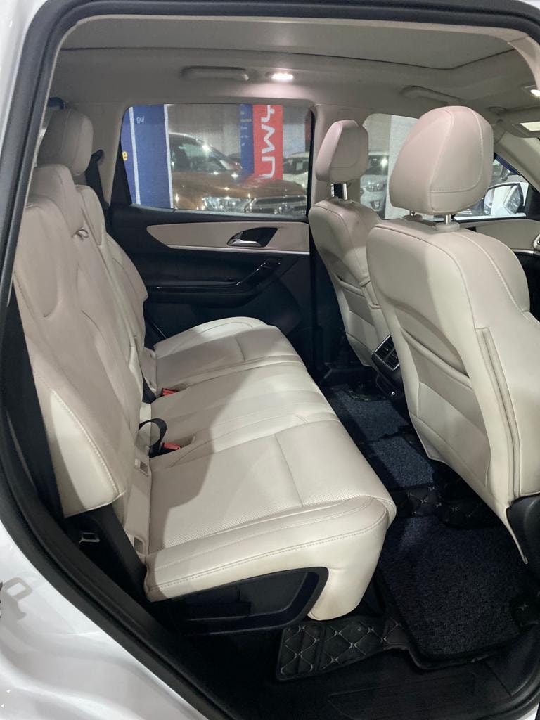 XUV700 image 15 XUV700 image 15