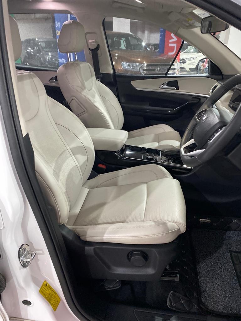 XUV700 image 14 XUV700 image 14