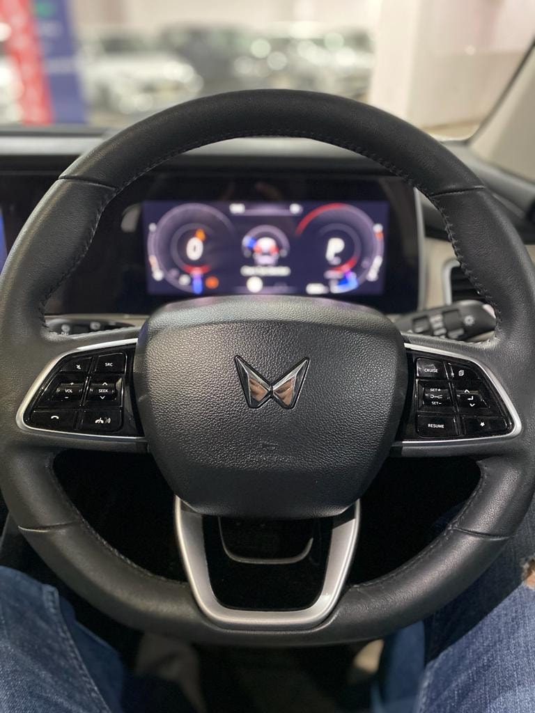 XUV700 image 13 XUV700 image 13