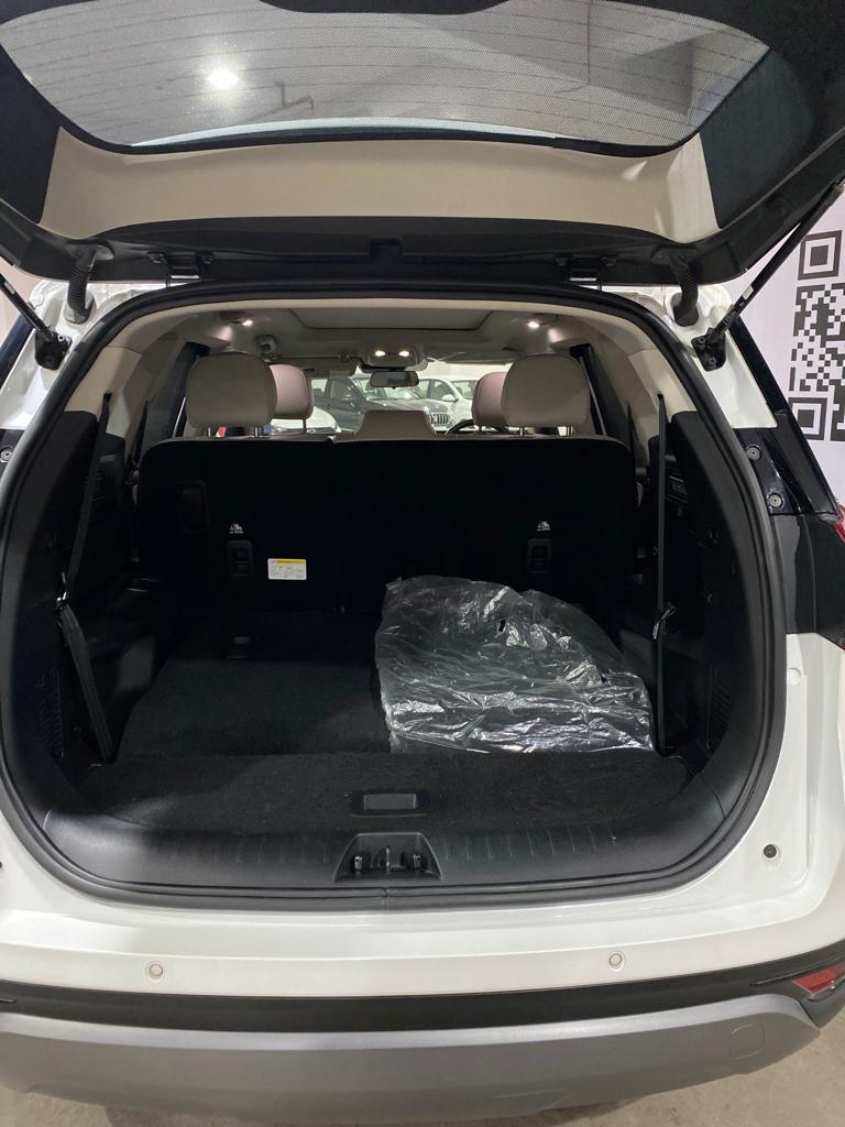 2022 Mahindra XUV700 MX Diesel 5 STR Trunk Door Open View 