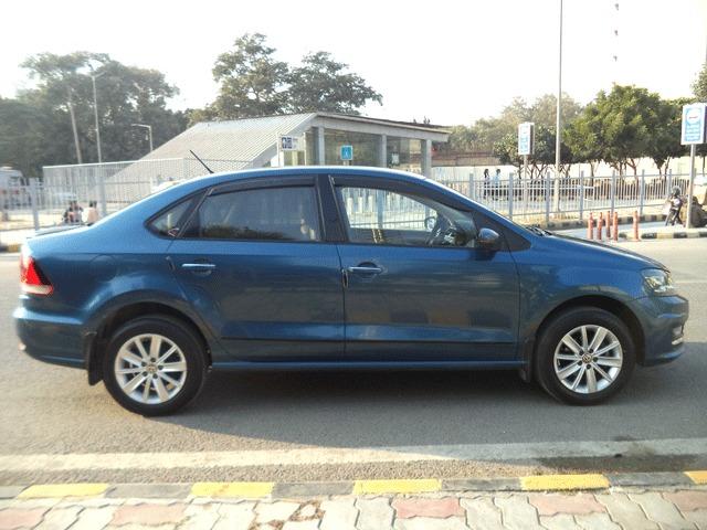 2017 Volkswagen Vento 1.2 L TSI Highline Petrol AT BS IV Right Side View 