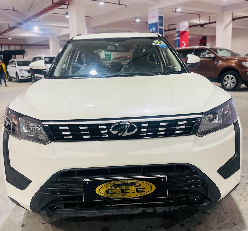 XUV300 image 8 XUV300 image 8