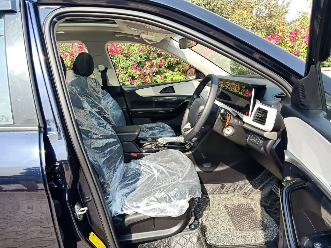 XUV700 image 14 XUV700 image 14