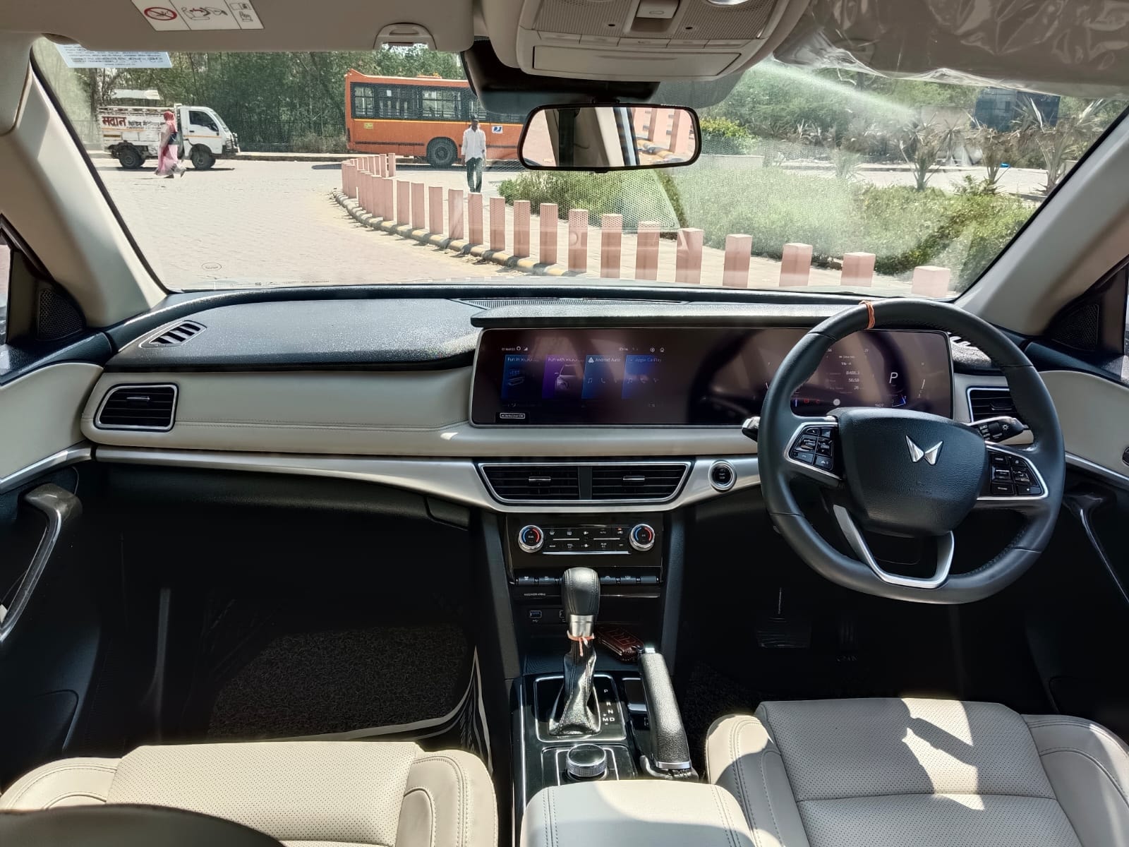 XUV700 image 8 XUV700 image 8