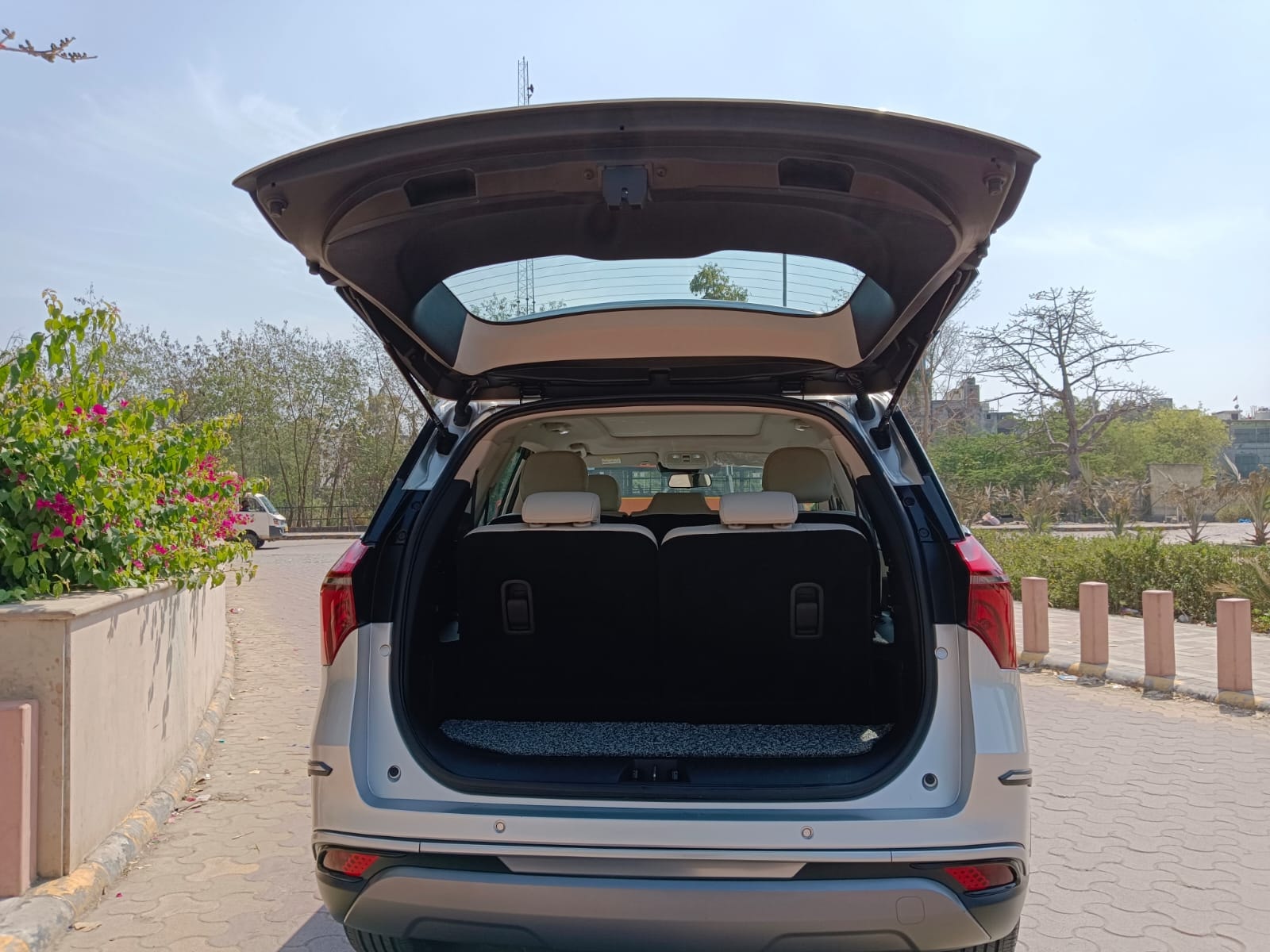 XUV700 image 10 XUV700 image 10