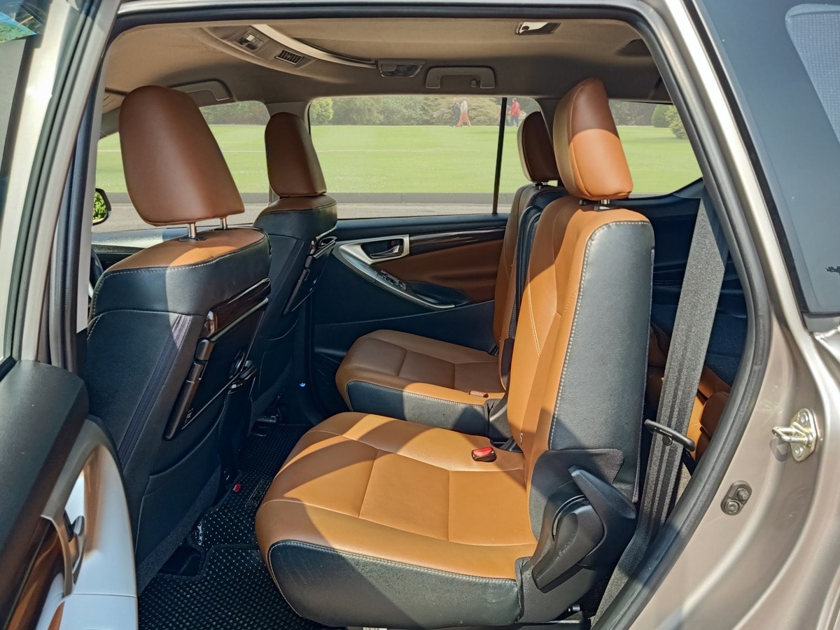 Innova Crysta image 17 Innova Crysta image 17