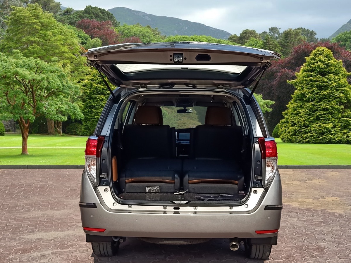 Innova Crysta image 10 Innova Crysta image 10