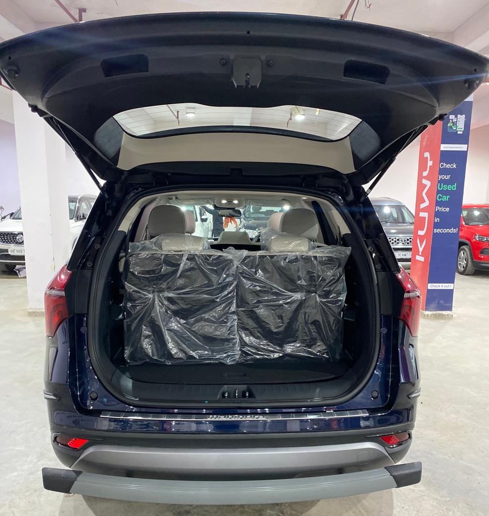 XUV700 image 10 XUV700 image 10