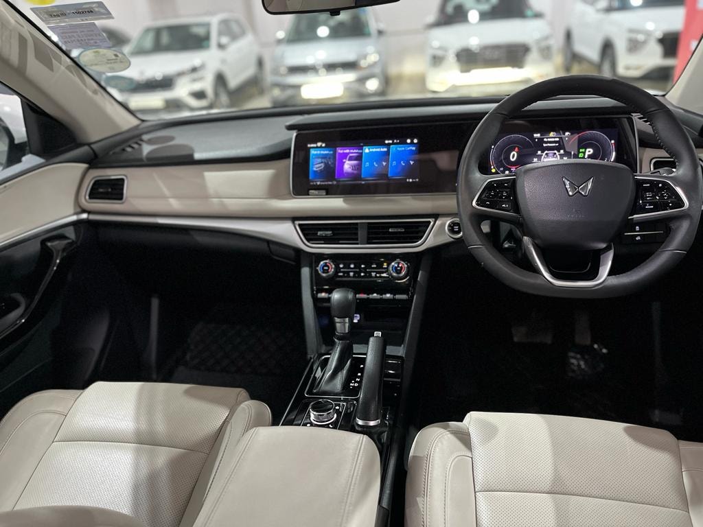 XUV700 image 12 XUV700 image 12