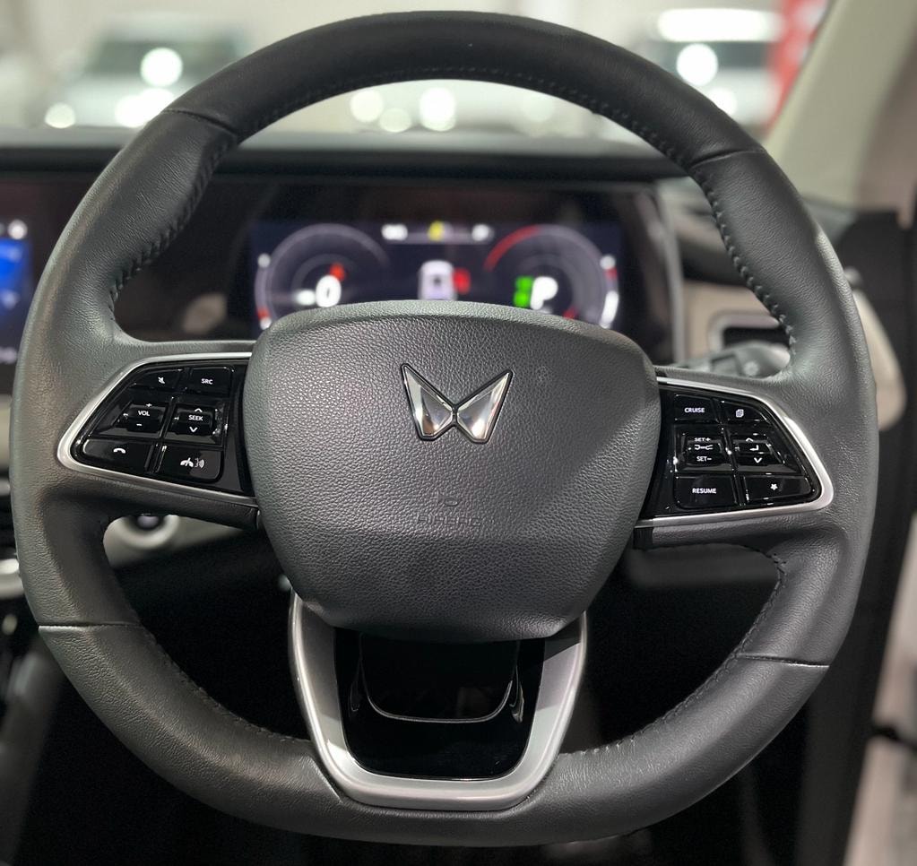 XUV700 image 13 XUV700 image 13