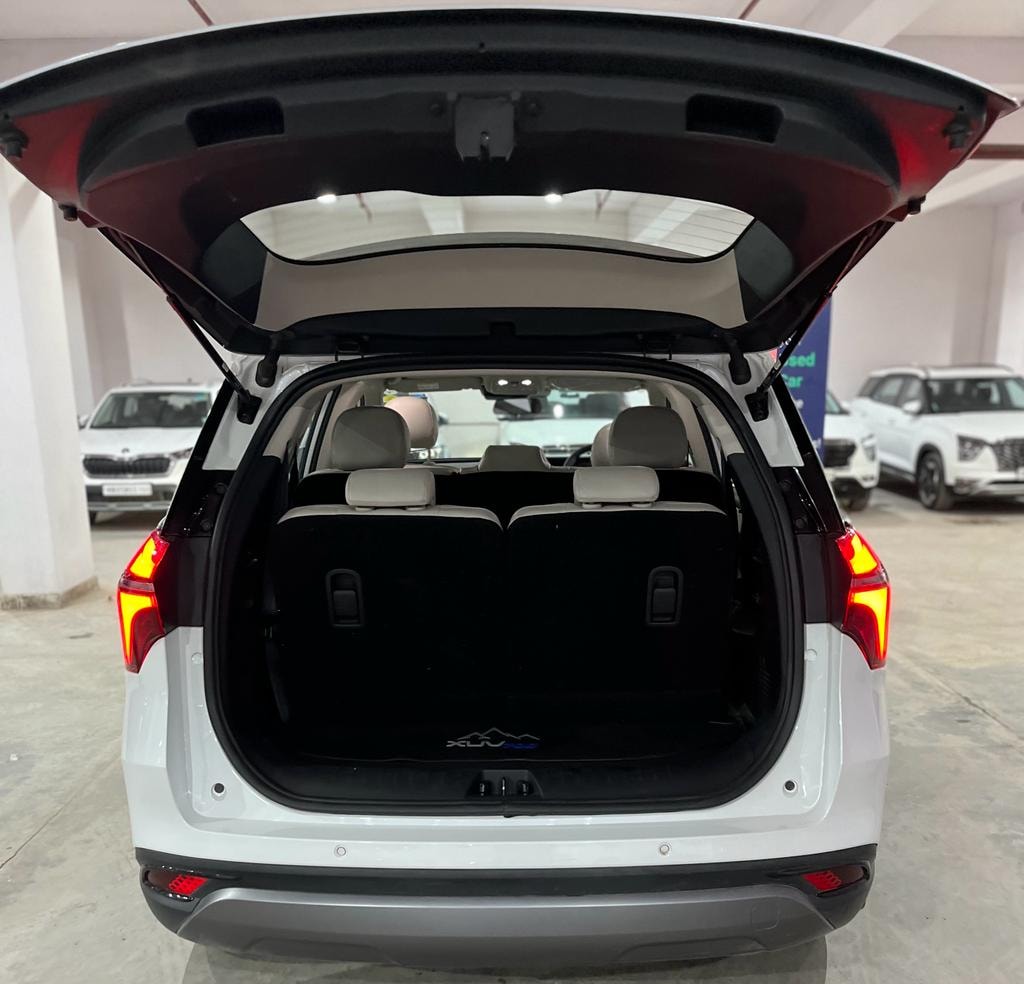 XUV700 image 10 XUV700 image 10