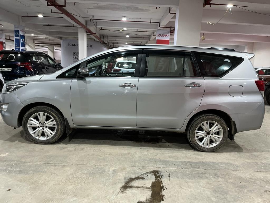 Innova Crysta image 2 Innova Crysta image 2