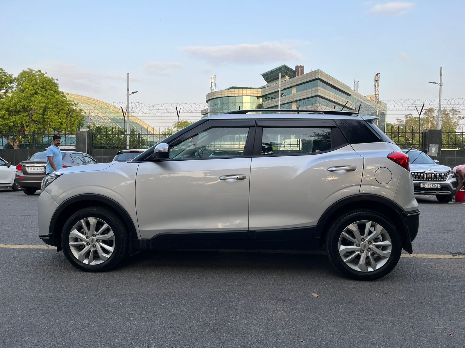 XUV300 image 2 XUV300 image 2