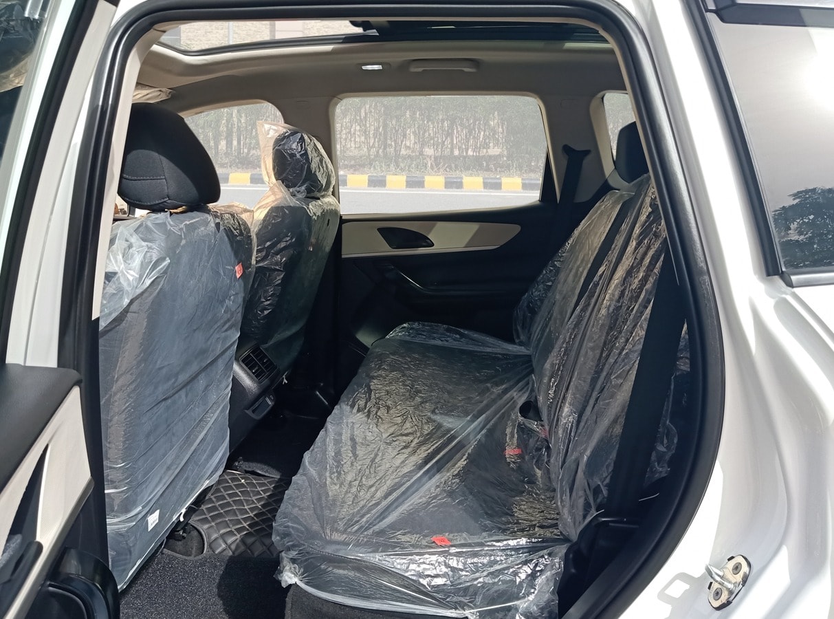 XUV700 image 17 XUV700 image 17