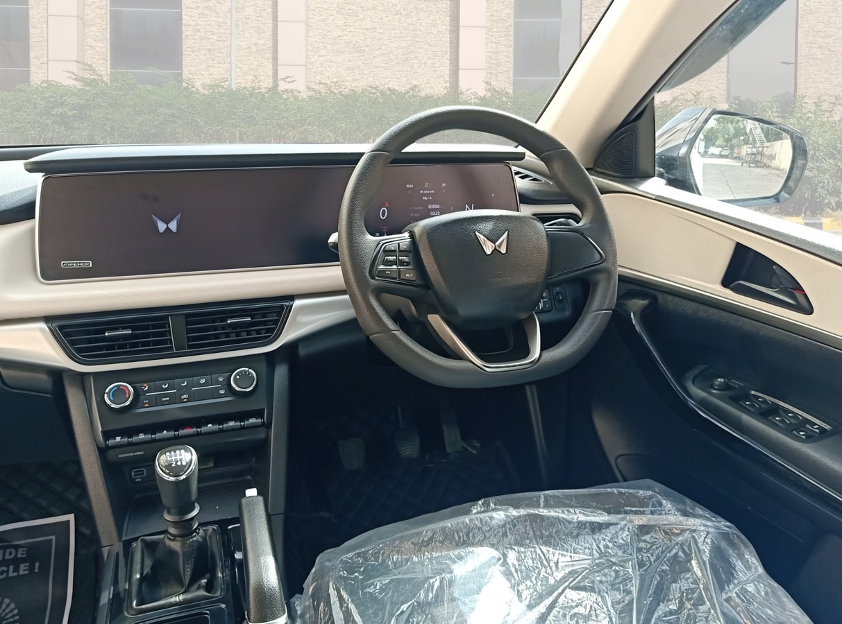 XUV700 image 13 XUV700 image 13