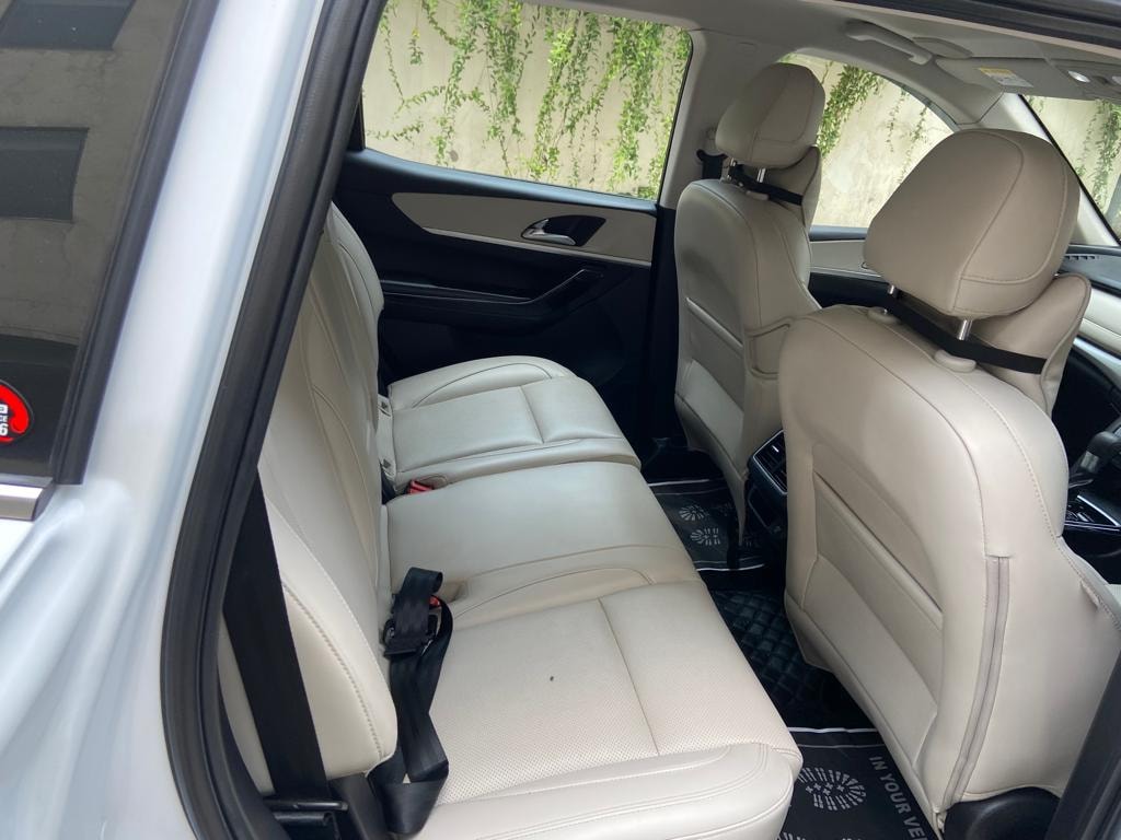 XUV700 image 17 XUV700 image 17