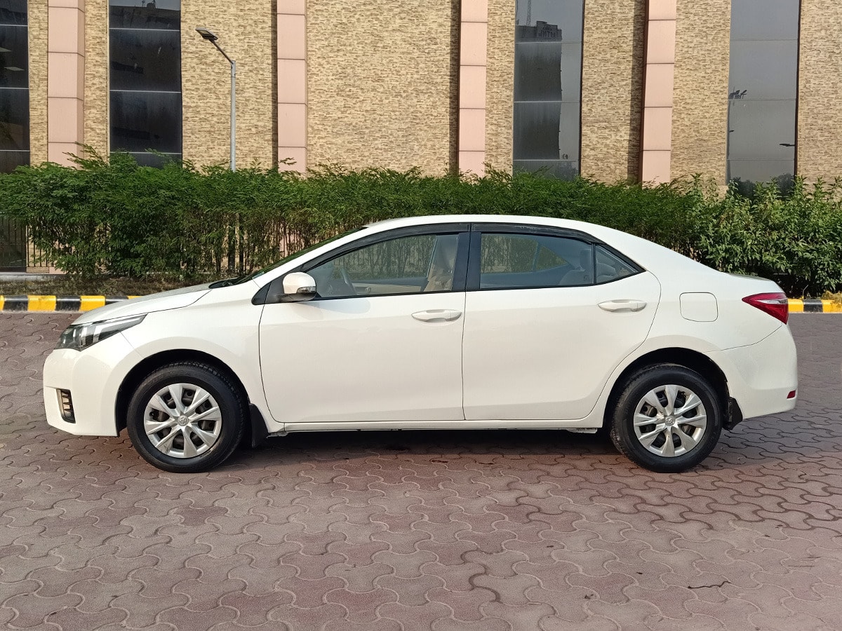 Corolla Altis image 2 Corolla Altis image 2