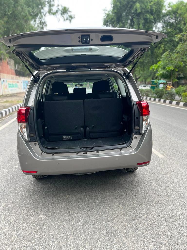 Innova Crysta image 10 Innova Crysta image 10