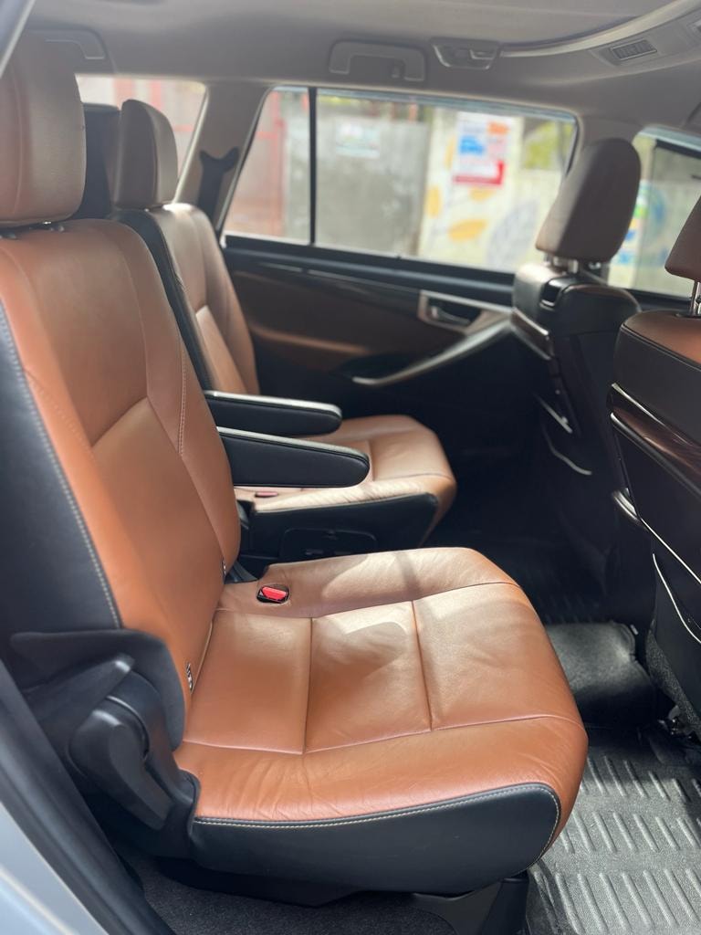 Innova Crysta image 16 Innova Crysta image 16