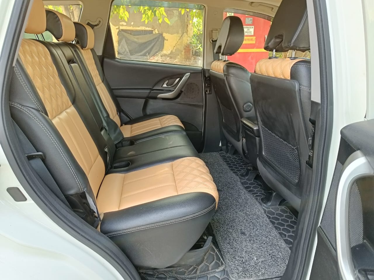 XUV500 image 15 XUV500 image 15