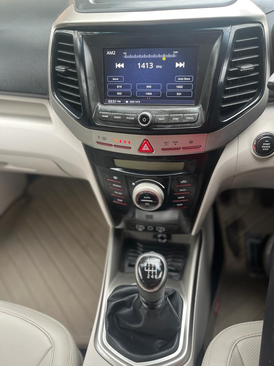 XUV300 image 1 XUV300 image 1