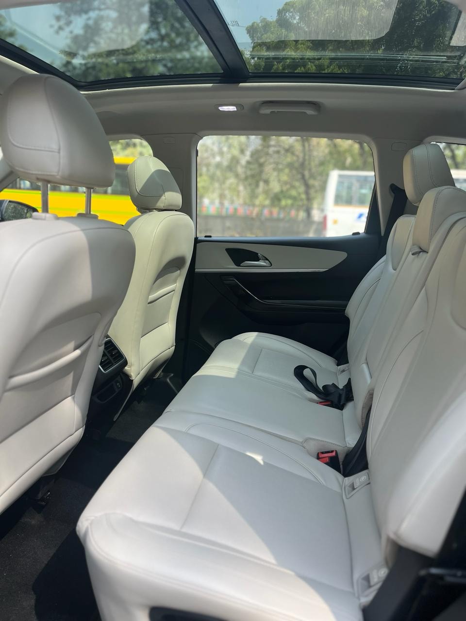 XUV700 image 17 XUV700 image 17