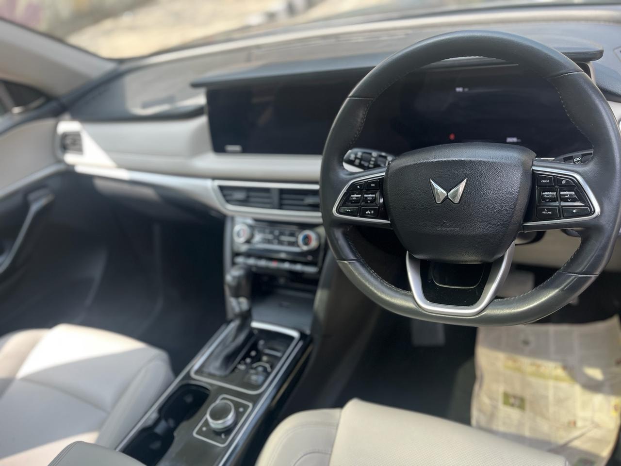 XUV700 image 12 XUV700 image 12