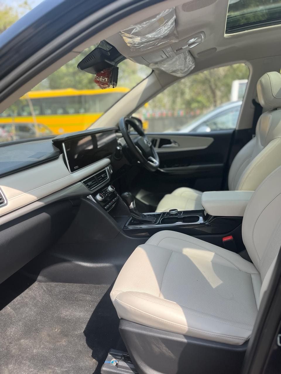 XUV700 image 14 XUV700 image 14