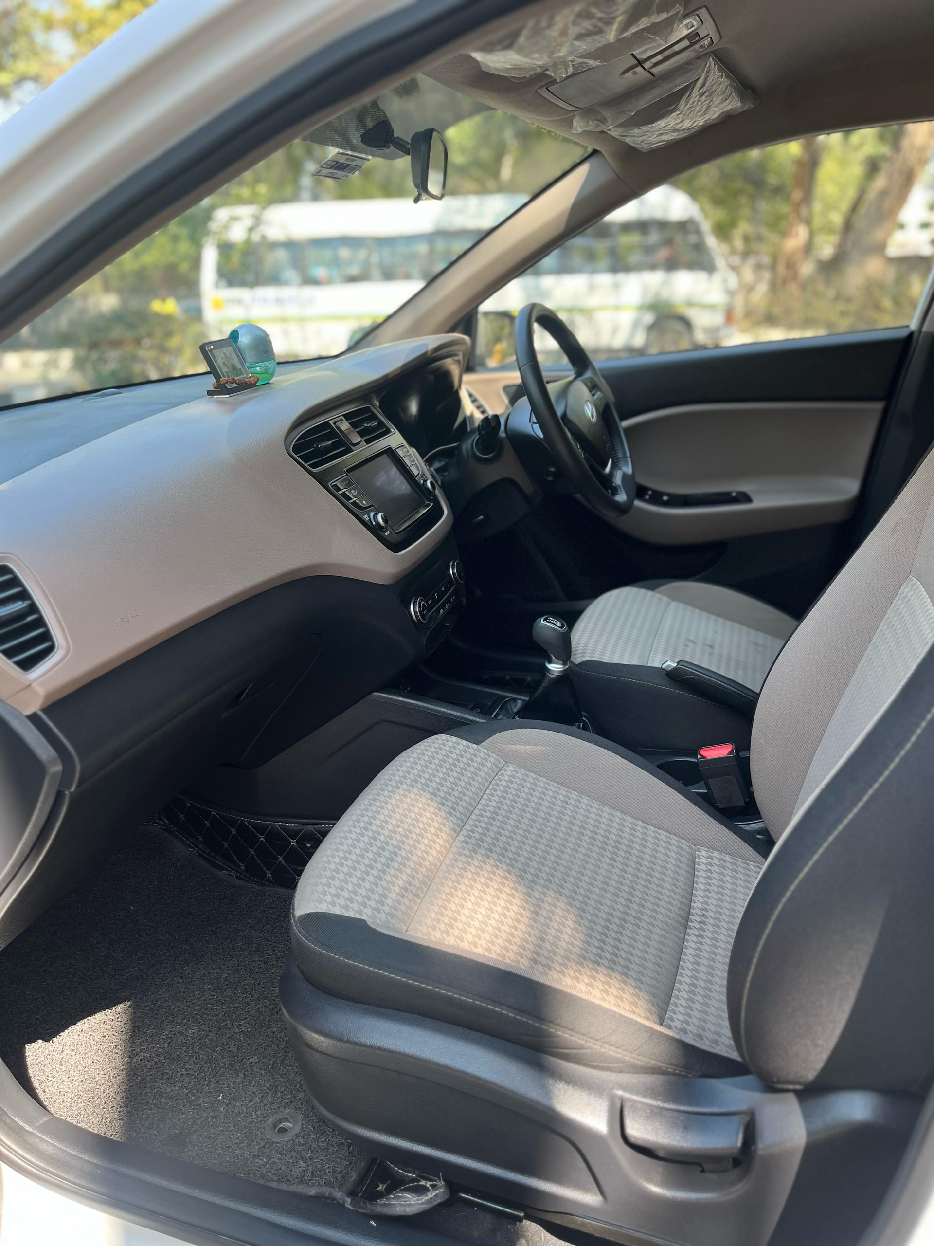 Elite i20 image 14 Elite i20 image 14