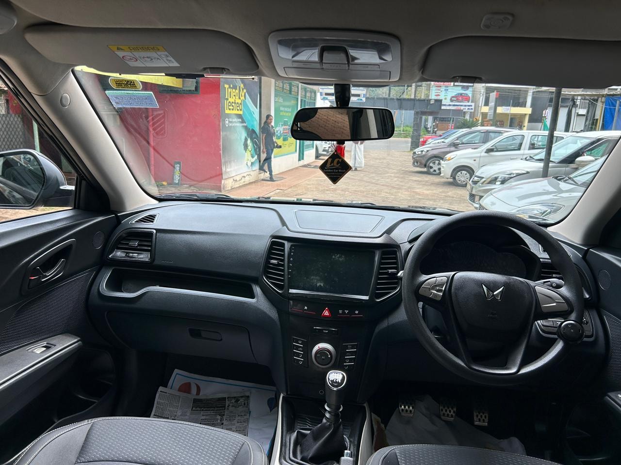 Used 2023 Mahindra XUV300 Used 2023 Mahindra XUV300