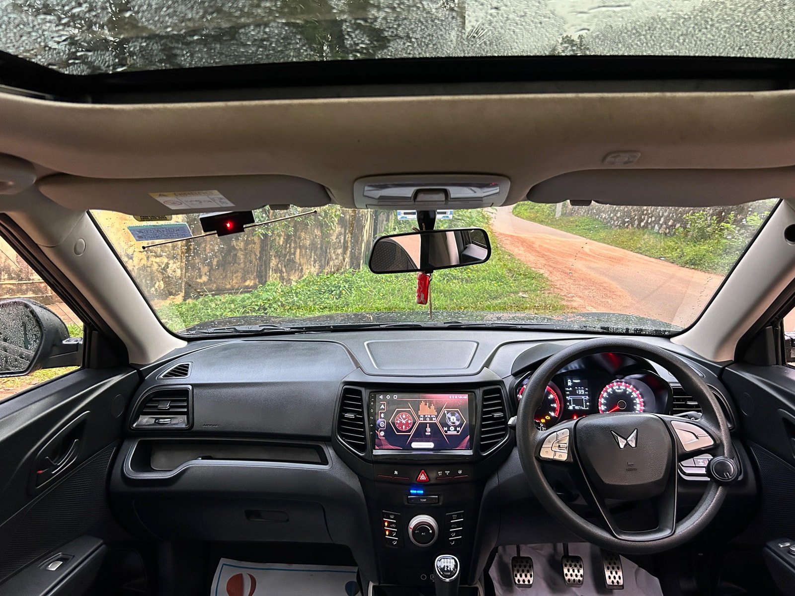 Used 2023 Mahindra XUV300 Used 2023 Mahindra XUV300