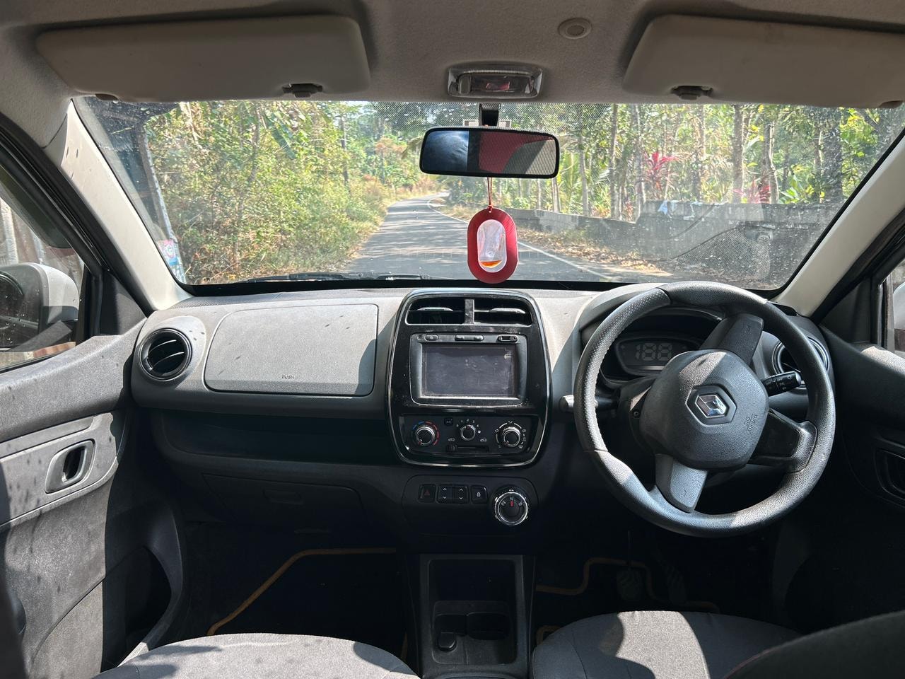 Kwid image 12 Kwid image 12