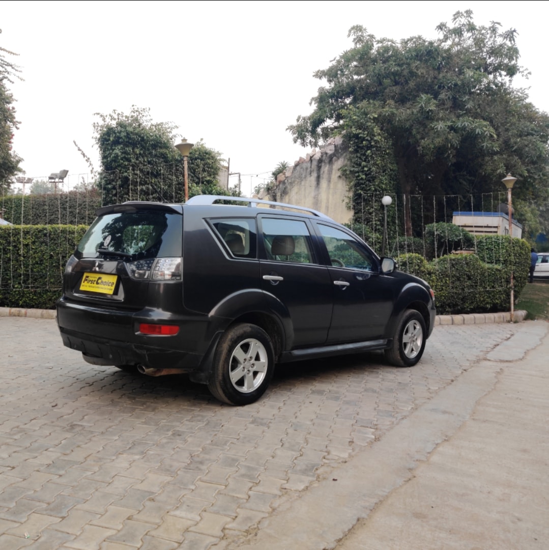 Outlander image 8 Outlander image 8