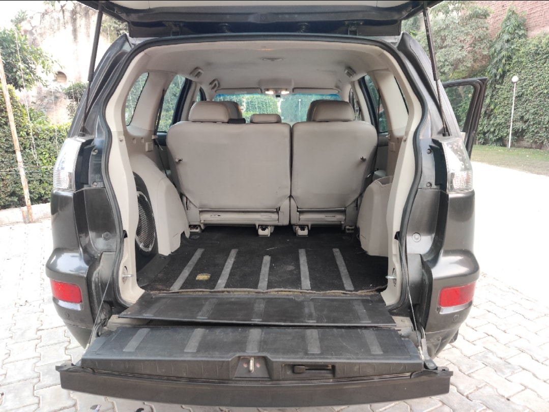 Outlander image 12 Outlander image 12