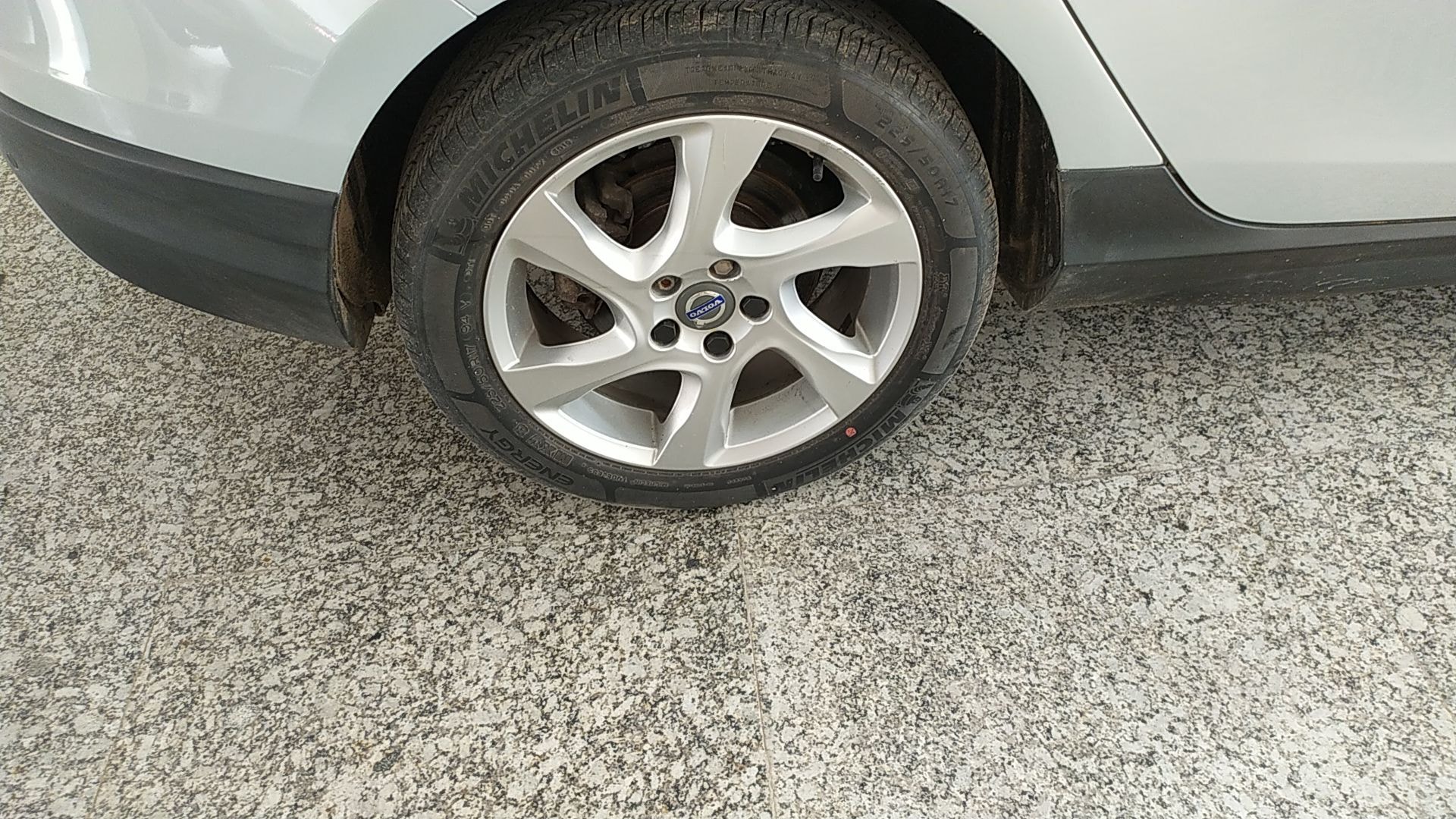 V40 image 5 V40 image 5