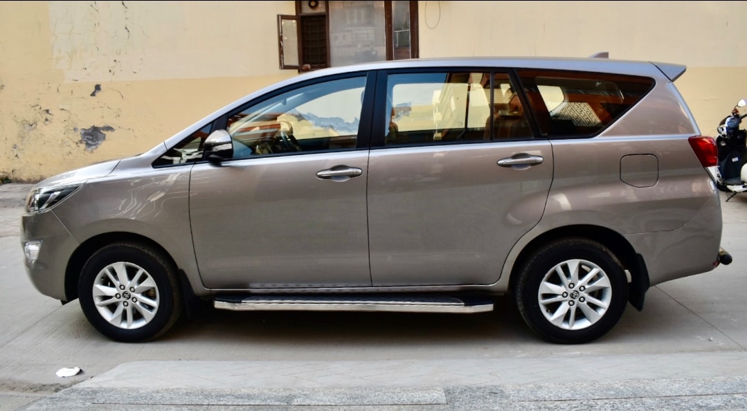 Innova Crysta image 2 Innova Crysta image 2