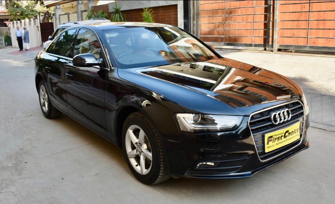 2014 Audi A4 2.0 TDI Front Right View 