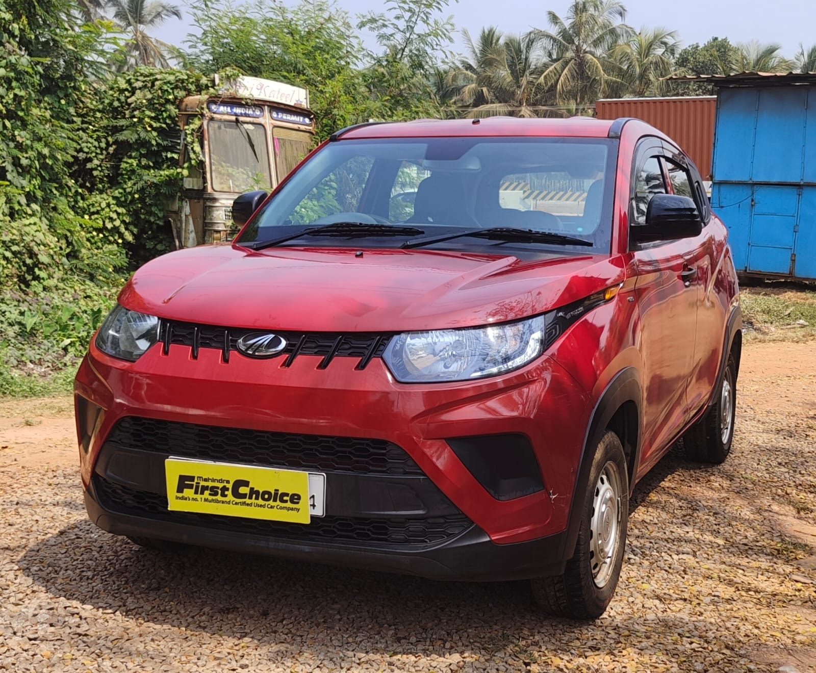 KUV100 image 1 KUV100 image 1