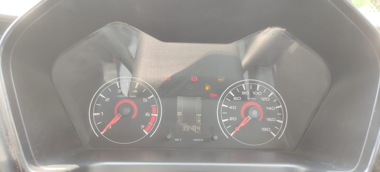 KUV100 image 9 KUV100 image 9