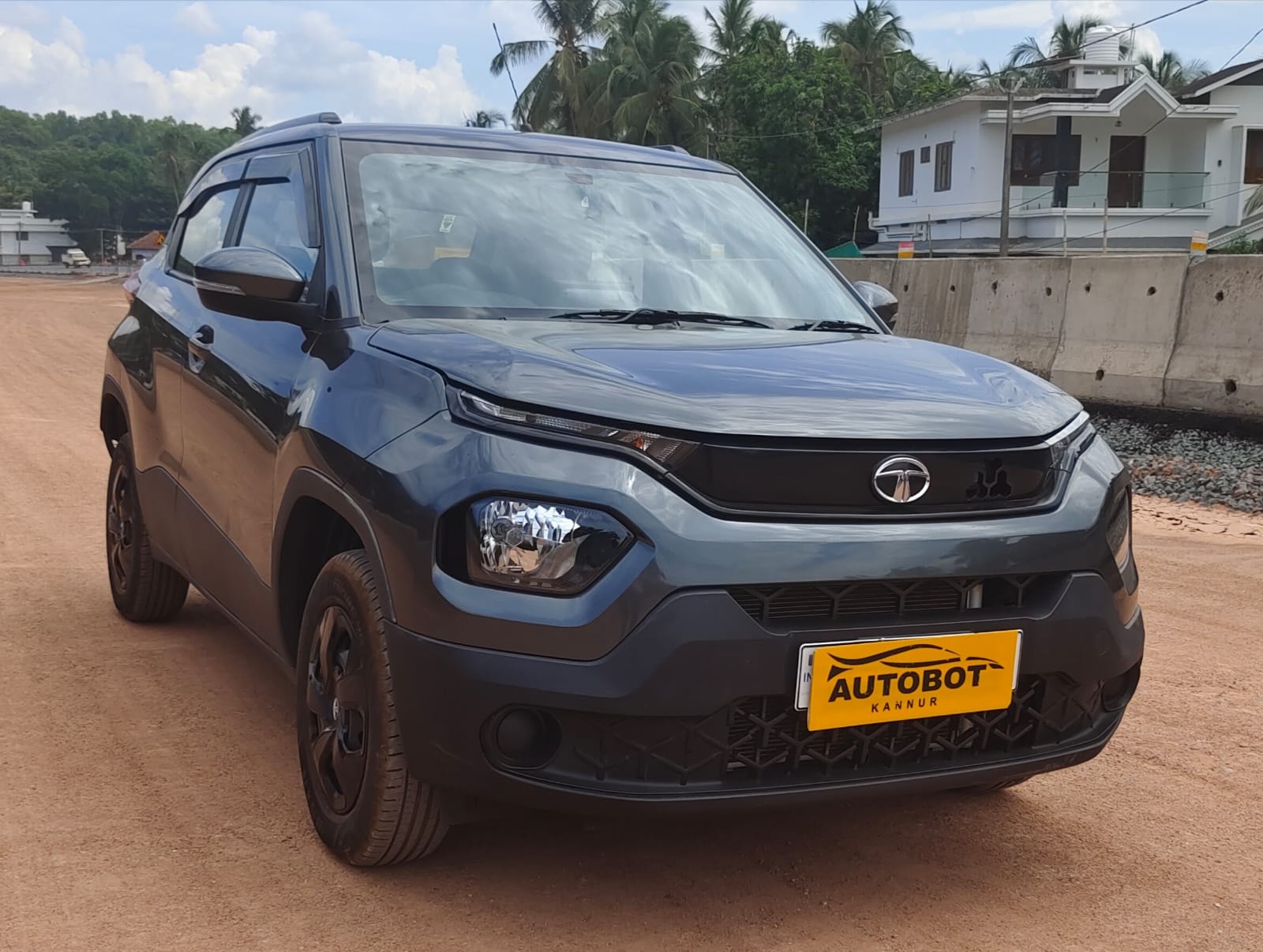 Punch image 7 Punch image 7