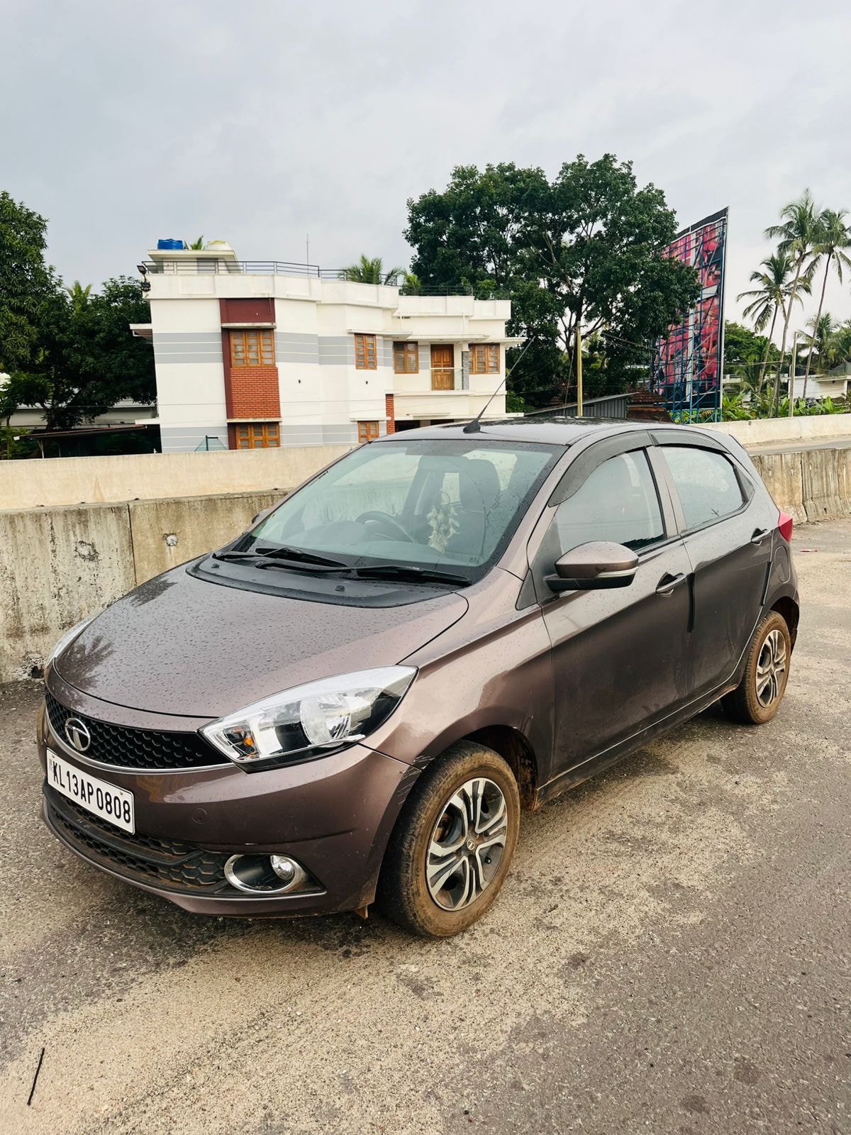 Tigor image 1 Tigor image 1