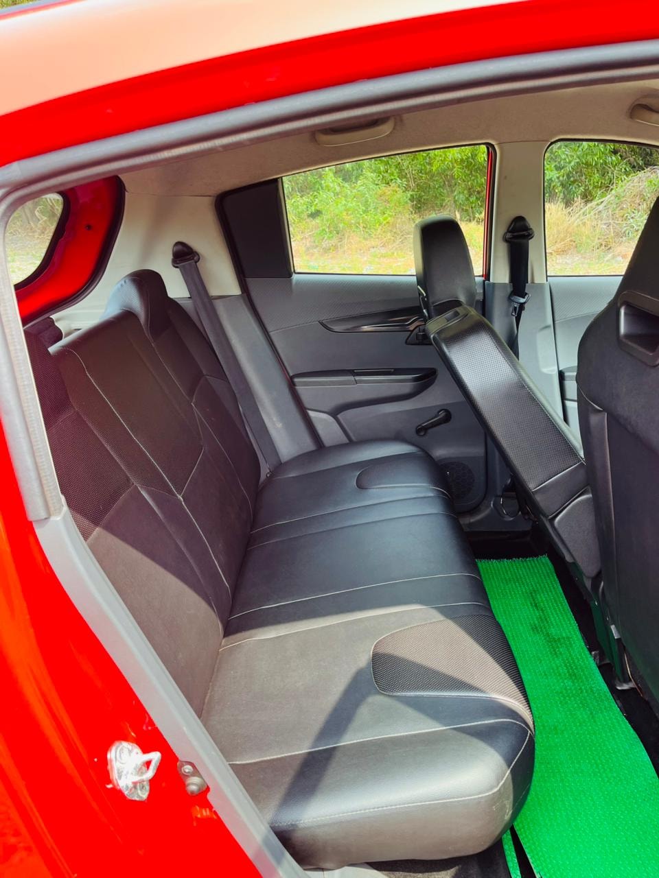 KUV100 image 13 KUV100 image 13