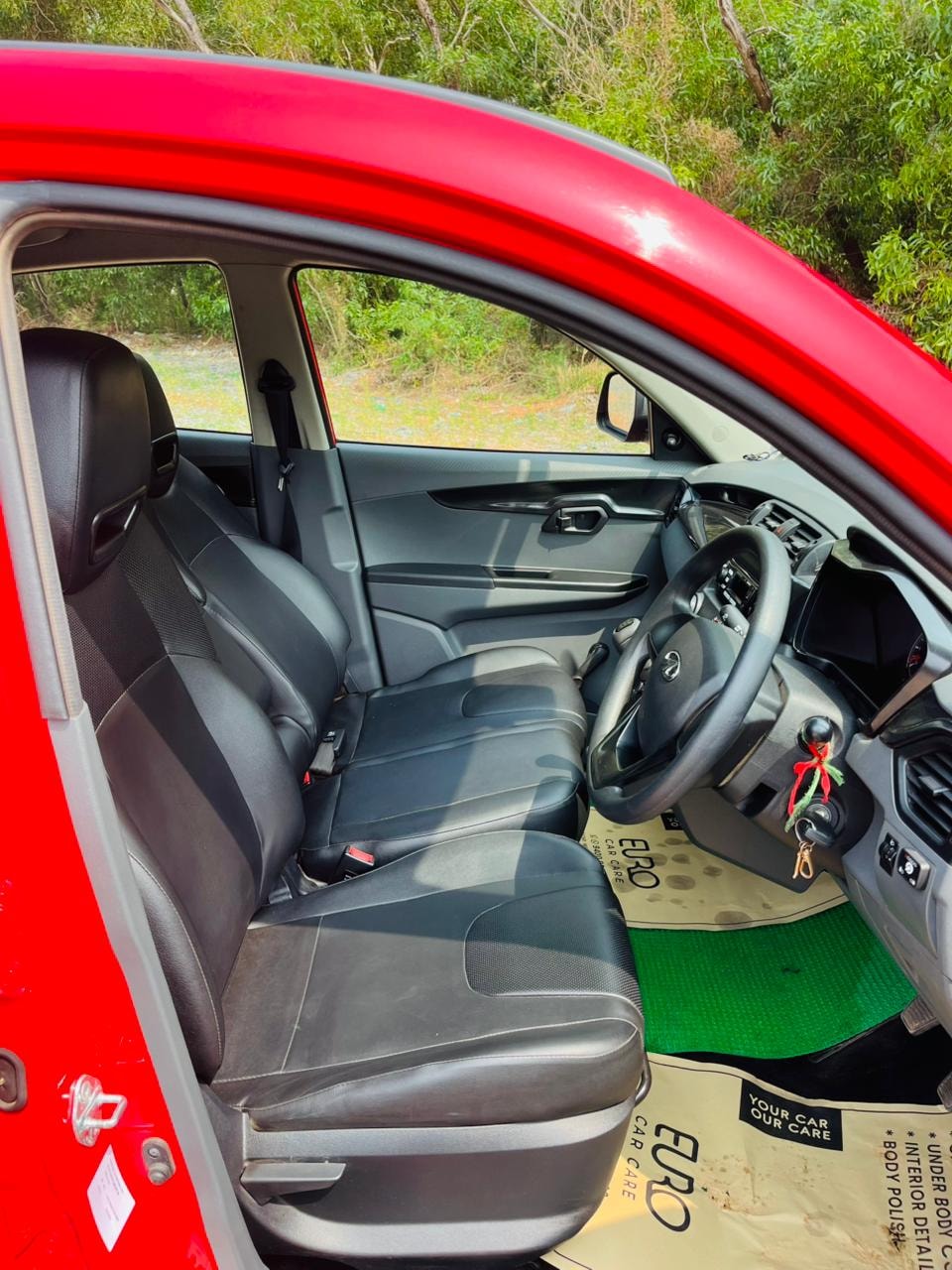 KUV100 image 14 KUV100 image 14