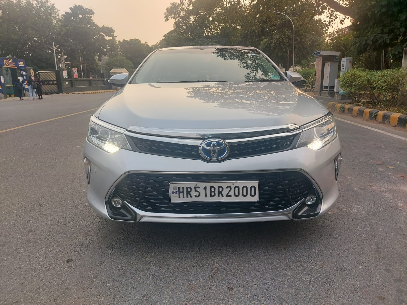 Camry image 1 Camry image 1