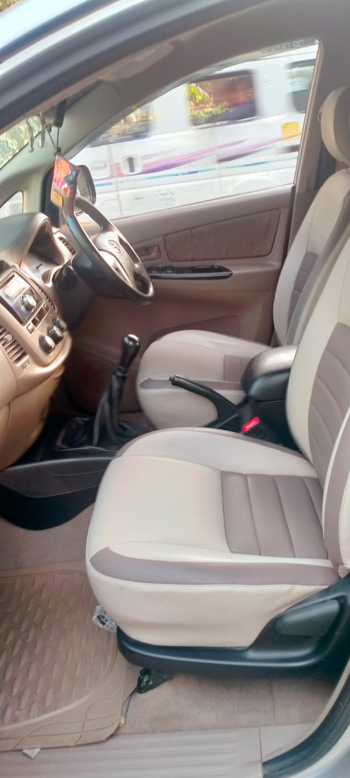 Innova image 8 Innova image 8