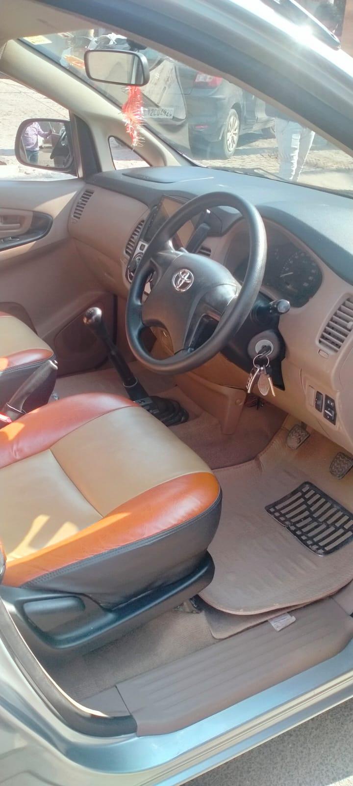 2015 Toyota Innova Euro IV 2.5 G 8 Seater Front Seats 