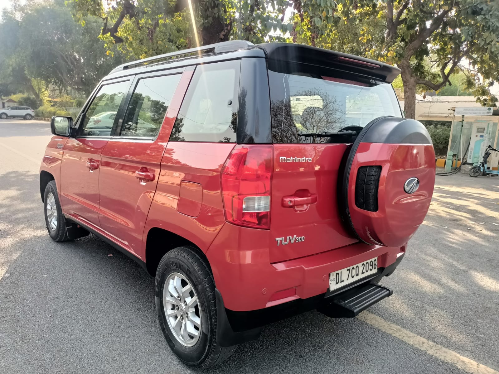 TUV300 image 3 TUV300 image 3