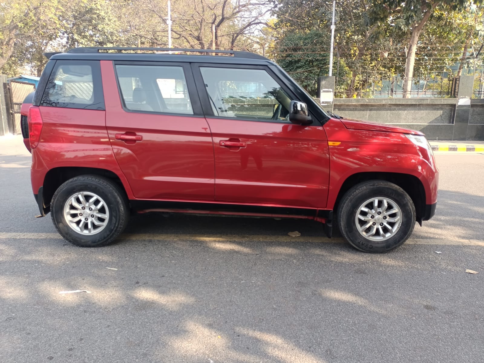 TUV300 image 5 TUV300 image 5